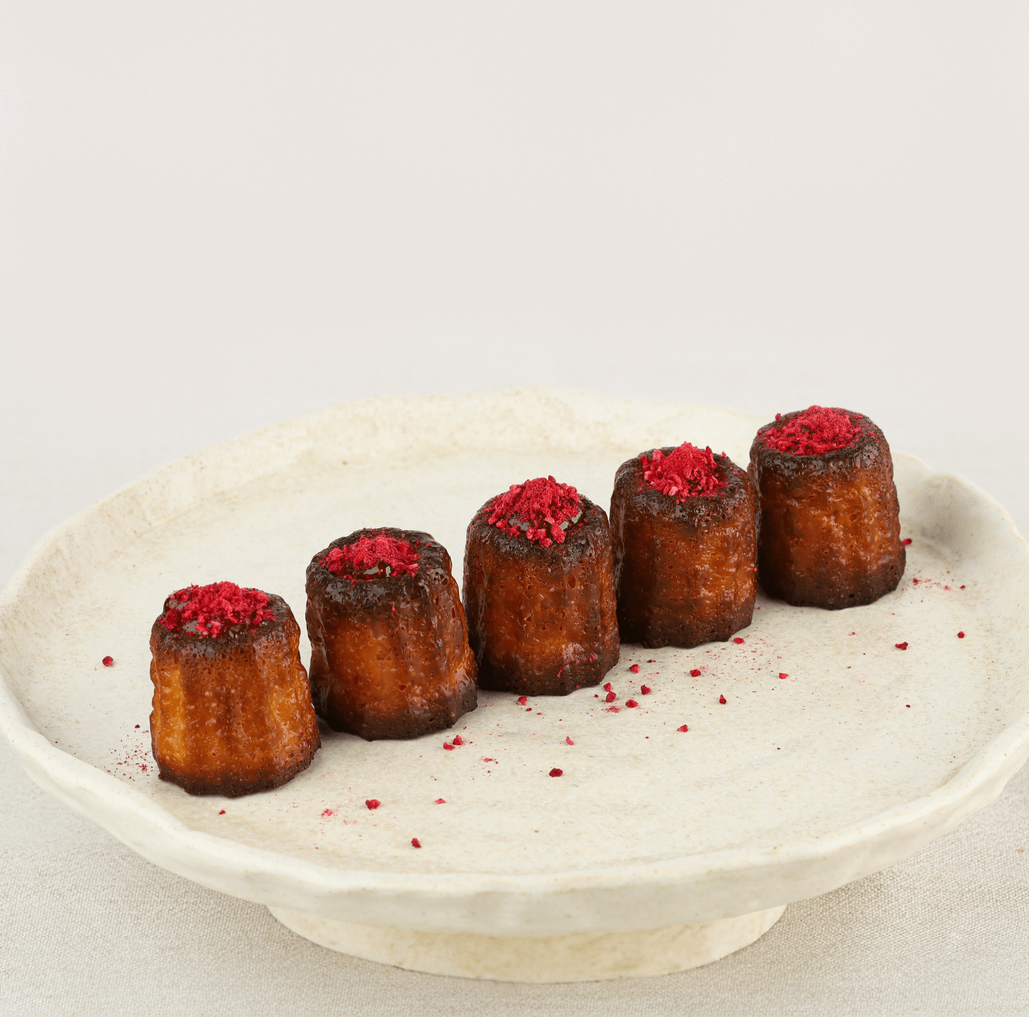 Kanelės su aviečių įdaru